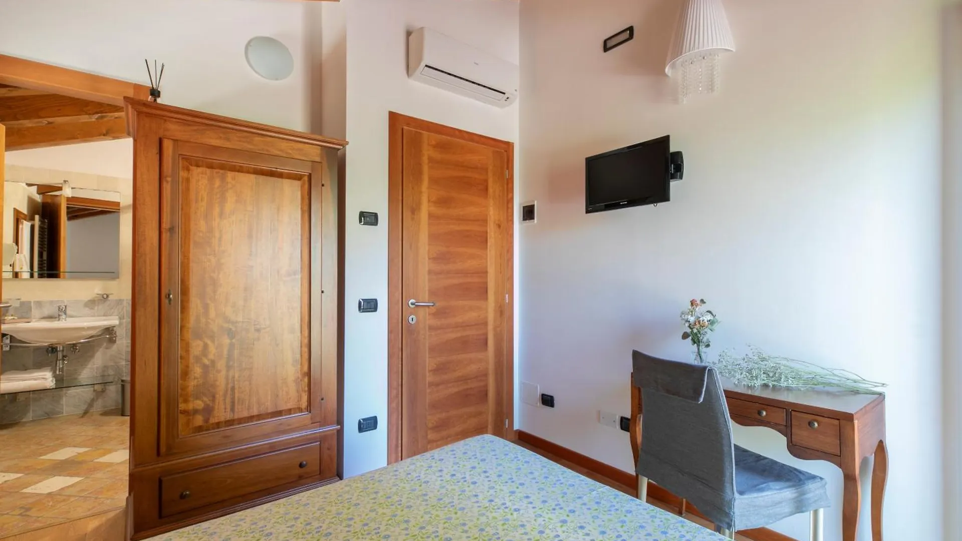 Agriturismo Porcaloca 카잘레술실레