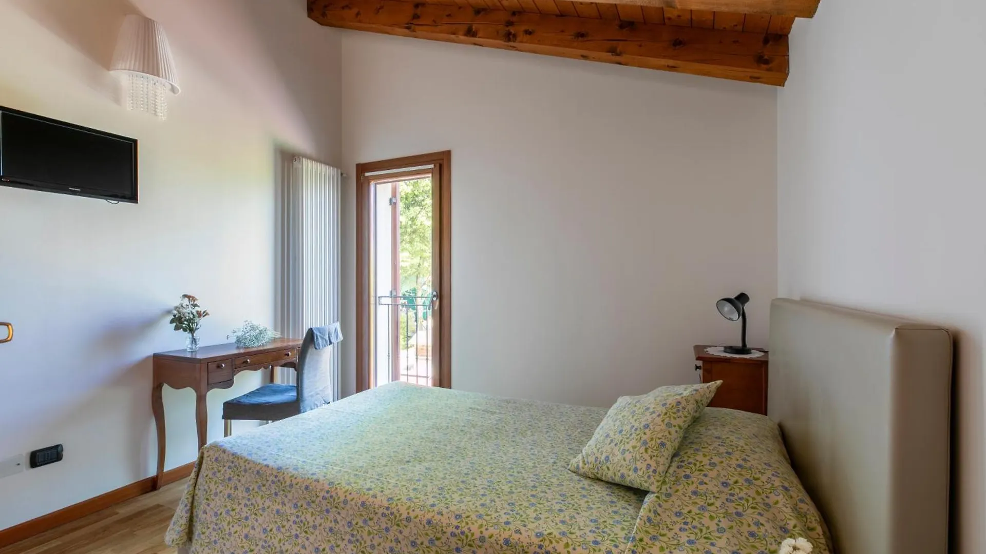Agriturismo Porcaloca 카잘레술실레 B&B